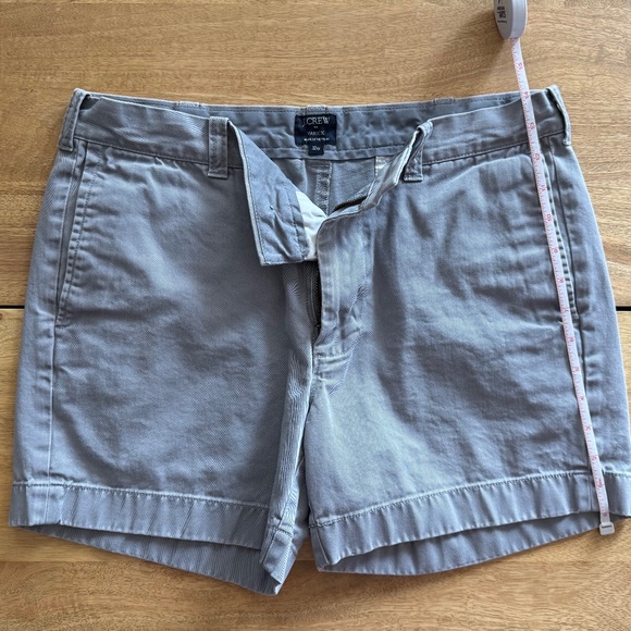 J. Crew | 32W | 5" Shorts - Picture 4 of 7